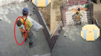 Khoảnh khắc cha địu con nhỏ đi bốc vác xi măng giữa trời nắng gắt khiến ai cũng nghẹn lòng