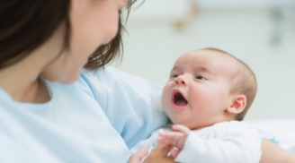 Chăm sóc trẻ sơ sinh kiểu này khiến con gặp nguy hiểm, đặc biệt là điều số 1