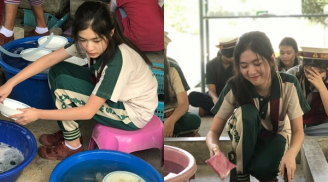 Chỉ ngồi rửa bát cô gái khiến bao anh chàng 'tan chảy' nhưng xem 'info' mới bất ngờ