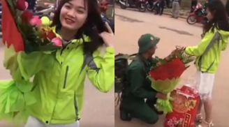 Vỡ òa vì được bạn gái đón ngày ra quân, anh chàng quỳ gối cầu hôn nàng bằng chiếc nhẫn cỏ tự làm