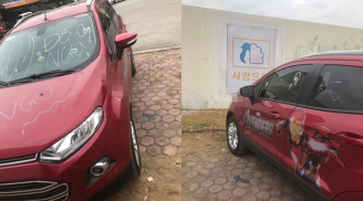 Vừa đỗ xe trên vỉa hè để đi uống cà phê, khi quay lại tài xế giận 'tím mặt' vì bị vẽ chằng chịt