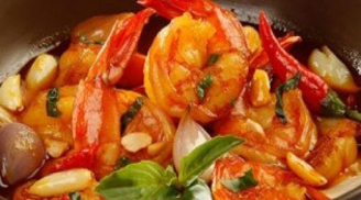 Tôm kho tộ đậm đà đưa cơm cả nhà đành bay nồi cơm