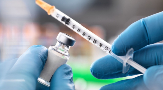 Bắt nữ ''y tá'' tự điều chế vaccine ngừa Covid-19 bằng... nước cất pha trộn kháng sinh