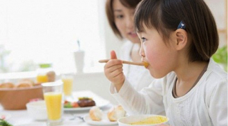 Nuôi con theo 3 cách này tưởng thương con nào ngờ bé không cao nổi