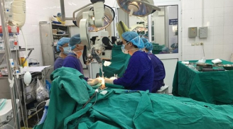 Tai nạn lao động, thanh niên bị thanh sắt đâm xuyên từ đùi tới ngực