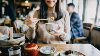 5 nguyên tắc lịch sự trên bàn ăn giúp phụ nữ trở nên sang hơn
