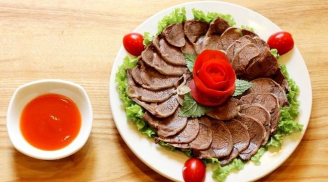 Thịt bắp bò luộc chấm mắm gừng đậm đà, mềm tan trong miệng ai cũng mê