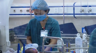 Sức khỏe của trẻ sơ sinh bị bỏ rơi dưới hố ga chuyển biến xấu, nhiễm trùng máu nặng