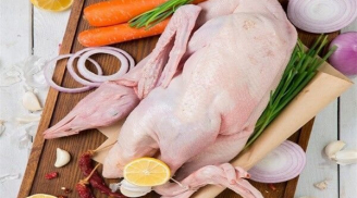 Nhỏ thêm thứ nước này vào giúp nhổ lông vịt nhanh-sạch