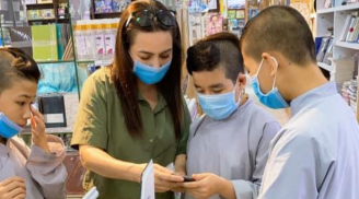 Phi Nhung để dành tiền mua dụng cụ học tập cho hơn 20 người con nuôi chuẩn bị cho năm học mới