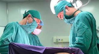 Phẫu thuật thành công, lấy khối u nặng gần 12kg cho bé gái 13 tuổi