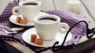 Uống ly cà phê sữa từ người đàn ông lạ, người phụ nữ bán ổi bị lột sạch vàng