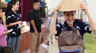 Bảo Thy cùng chồng ra Hà Tĩnh phát quà cứu trợ, chặn ngay antifan chê 'đi từ thiện mà cười tươi'