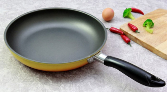 Mới mua chảo chống dính, bôi thứ này lên đảm bảo càng dùng càng bền