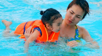 Những điều bố mẹ cần nhớ lưu ý khi cho trẻ đi bơi