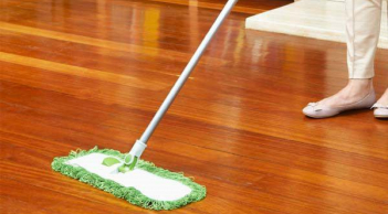 Mẹo giúp chổi lau nhà ẩm mốc bẩn thỉu đến mấy cũng khô ráo, thơm tho tức thì