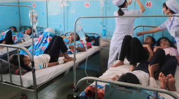 Ăn bánh mì của một nhóm từ thiện, 135 học sinh tiểu học phải nhập viện cấp cứu