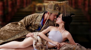 Lạ lùng Hoàng đế yêu say đắm cung nữ hơn 17 tuổi, bao nhiêu phi tần trẻ đẹp cũng không sánh bằng