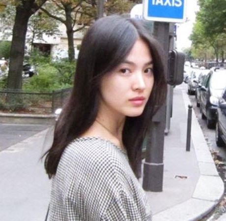 Nhan sắc thật của Song Hye Kyo được tiết lộ qua những hình ảnh mặt mộc chụp bằng camera thường