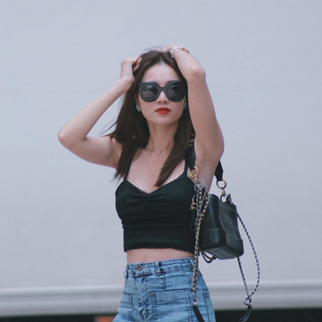 Chỉ bạn cách mix đồ với quần jeans đẹp như Ninh Dương Lan Ngọc