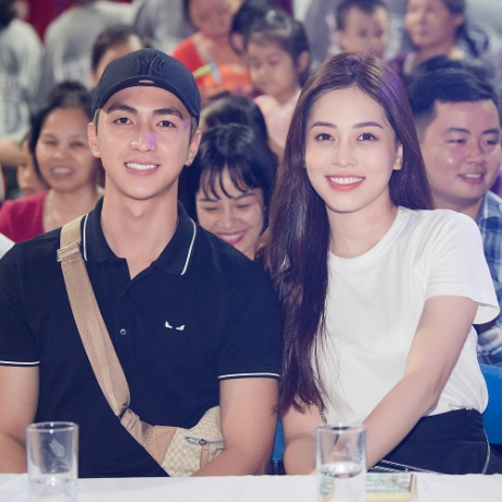 Lộ khoảnh khắc Bình An và Phương Nga 'tình bể tình' trong hậu trường khiến fan 'tan chảy'