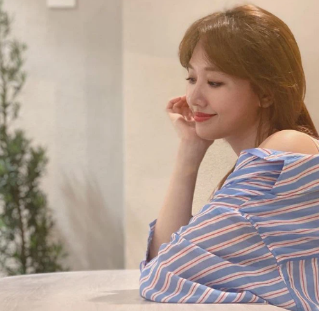 Hari Won mỗi lần lên đồ với sơ mi là lại như 'lão hóa ngược' trẻ đẹp hết cỡ